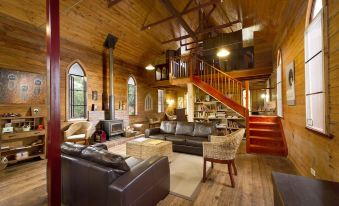 Glass House Mountains Ecolodge