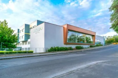 Mikado Hotel Отели рядом с достопримечательностью «Agrokomplex»