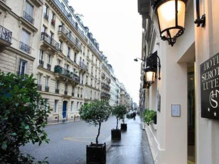 Serotel Lutèce Отели рядом с достопримечательностью «Высшая нормальная школа»