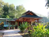 Bann Saiyok Homestays Hotels in Lum Sum