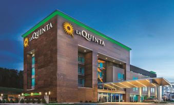 La Quinta Inn & Suites by Wyndham Cleveland TN