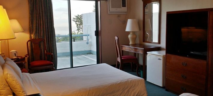Real Family Hotel Tagaytay (formerly Days Hotel Tagaytay) โรงแรมในคาวิเต