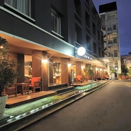 The Bedrooms Boutique Hotel Bangkok Отели рядом с достопримечательностью «Станция надземного метро On Nut»