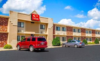 Econo Lodge Inn & Suites