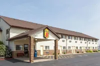 Super 8 by Wyndham Dixon Hotels in Palmyra Township