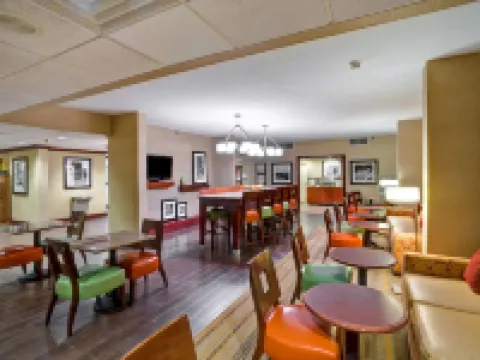 ハンプトン イン モーガンタウン モーガンタウンのホテル