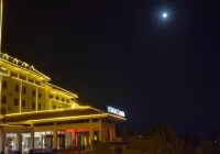 Fengshan International Hotel - parking