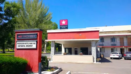 Magnuson Hotel Park Vue Отели рядом с достопримечательностью «Ely Renaissance Village»