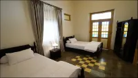 Colonial House Hotels in Kesambi