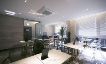 Rian Hotel - Housity