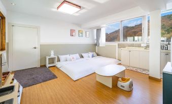 Ganghwa Hi Mom Kids Family Pension Black - Housity