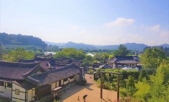 Tohyang Traditional House