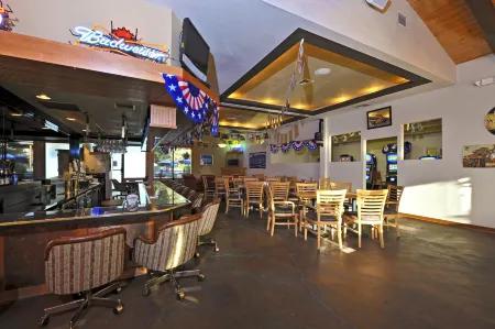 Shilo Inn Suites Hotel - Bend Отели рядом с достопримечательностью «Парк штата Тамало»