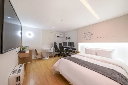 Suwon City Hall Station Tumi