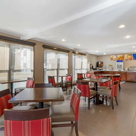 Comfort Inn & Suites - Near Robins Air Force Base Main Gate