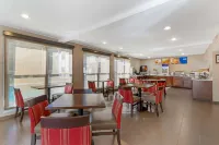舒適套房飯店-近羅賓斯空軍基地正門