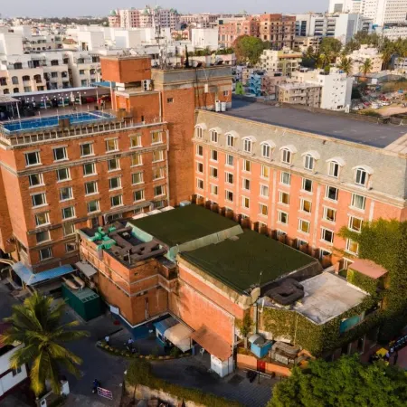 Hotel Royal Orchid Bangalore Отели рядом с достопримечательностью «Озеро Улсур»