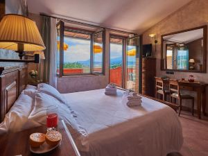 Casanova - Panoramic Rooms and Suites