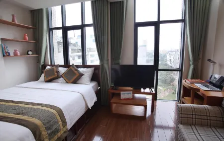 Granda Central Apartment Отели рядом с достопримечательностью «Hanoi University of Natural Resources and Environment»