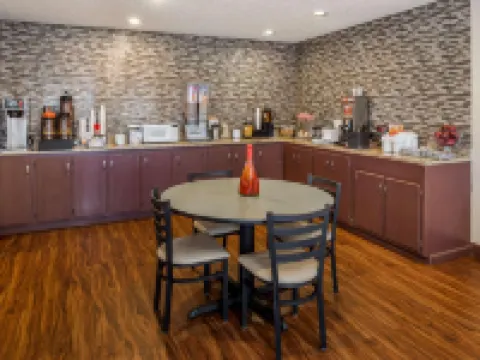 Super 8 by Wyndham Lebanon Hotels in Laclede County