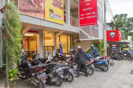 RedDoorz Plus @ Dipatiukur Отели рядом с достопримечательностью «Bandung Science Center»