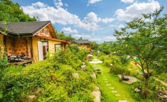 Pyeongchang Dolbaenamu Segeuru Pension