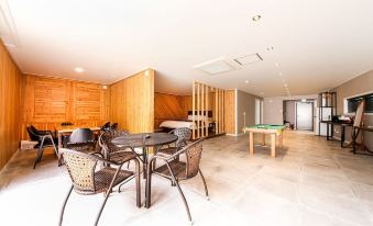 Gimje M Hotel Drive-IN - Housity