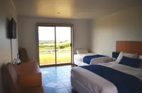 Island Breeze Motel