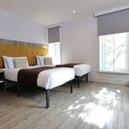Euston Square Hotel Отели рядом с достопримечательностью «Магазин игрушек Хэмлис»