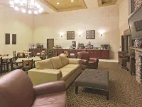 La Quinta Inn & Suites by Wyndham Ely - breakfast