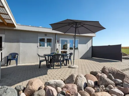 "Henne" - 2.5km from the Sea Отели в г. Humble