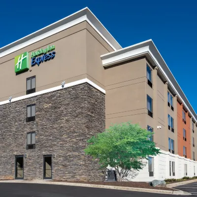 Holiday Inn Express & Suites GREENSBORO-(I-40 @ WENDOVER) by IHG Отели рядом с достопримечательностью «Торговый центр Four Seasons»
