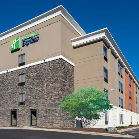 Holiday Inn Express & Suites GREENSBORO-(I-40 @ WENDOVER) by IHG