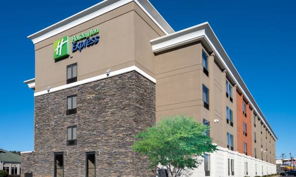 Holiday Inn Express & Suites Greensboro-(I-40 @ Wendover) by IHG
