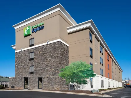 Holiday Inn Express & Suites Greensboro-(I-40 @ Wendover)