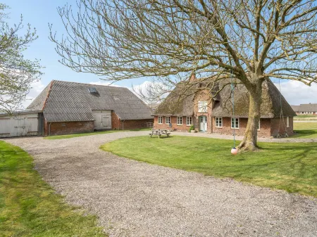 "Inda" - 10km from the Sea Отели в г. Hojer