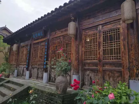 Xianshan Meishe (Damen Gate of Wudang Mountain Scenic Area)