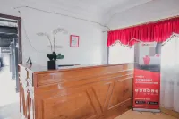 RedDoorz Syariah Near Kebun Raya Liwa Hotels in Padang Cahya