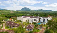 My Son Heritage Resort and Spa Hoteles cerca de C group