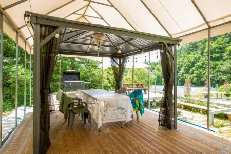 Andong Mungpyeonhan Saesang Pension Отели рядом с достопримечательностью «Dosanseowon Confucian School»