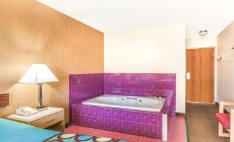 Super 8 by Wyndham Liverpool/Clay/Syracuse Area