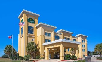 La Quinta Inn & Suites by Wyndham Pearsall