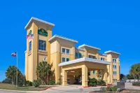 La Quinta Inn & Suites by Wyndham Pearsall Hotels near Frio Pioneer Jail Museum