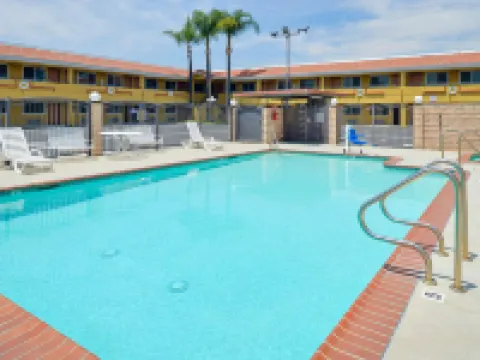 อเมริกาส์เบสต์แวลลูอินน์ อาซูซา แพซาดีนา โรงแรมในอาซูซ่า