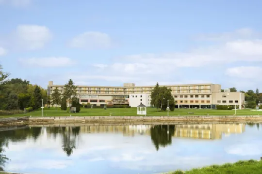 Ramada by Wyndham Belleville Harbourview Conference Centre