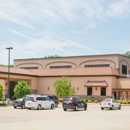 Ramada by Wyndham des Moines Tropics Resort & Conference Ctr