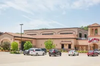 Ramada by Wyndham des Moines Tropics Resort & Conference Ctr