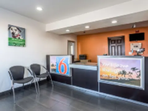 モーテル 6 ニードルズ カリフォルニア ニードルズのホテル