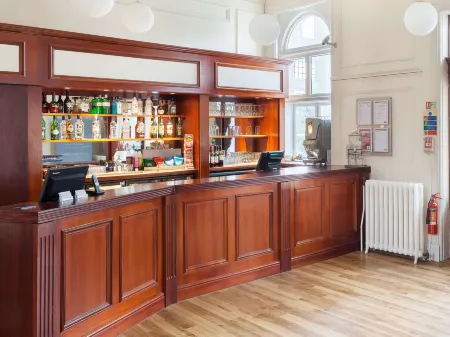 Travelodge Tunbridge Wells Отели рядом с достопримечательностью «Танбридж Уэлс Коммон»