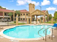 Super 8 by Wyndham Houston/Brookhollow NW Các khách sạn gần Nhà máy bia Karbach Brewing